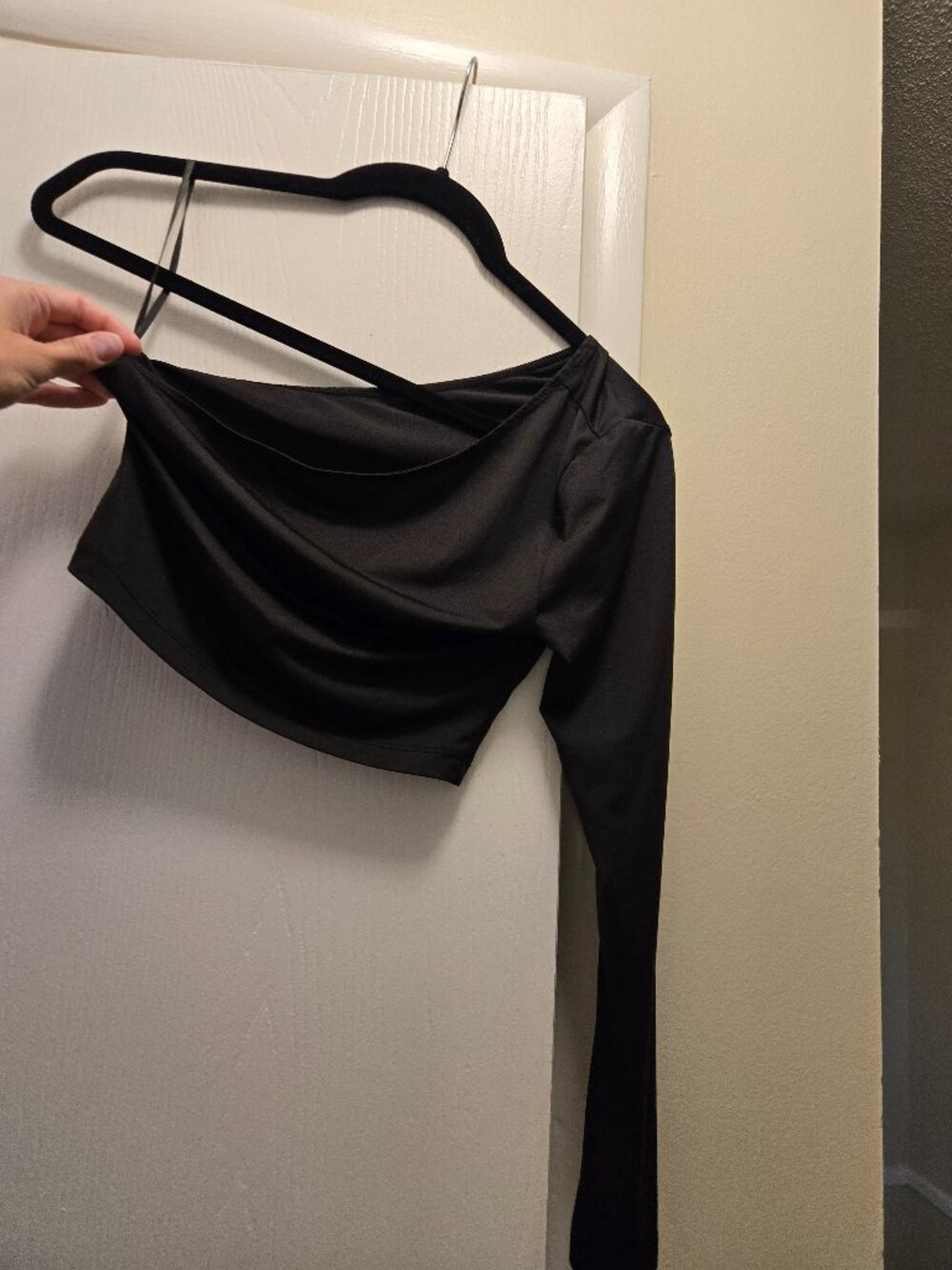 Sexy Black One-Shoulder Long Sleeve Crop Top